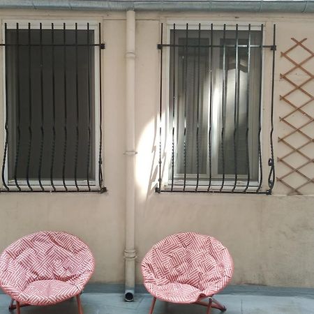 Petite Maison Avec Cour Dans Les Beaux Quartiers-Vous Faites Le Menage- Very Good Prices For T-H-E Location But You Have To Clea-N Th-E Flat Apartment Paris Exterior photo
