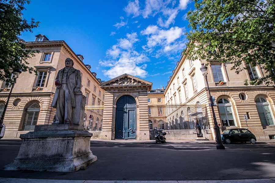 Petite Maison Avec Cour Dans Les Beaux Quartiers-Vous Faites Le Menage- Very Good Prices For T-H-E Location But You Have To Clea-N Th-E Flat Apartment Paris Exterior photo