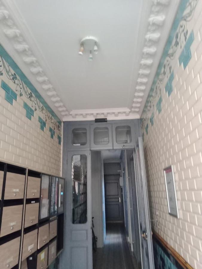 Petite Maison Avec Cour Dans Les Beaux Quartiers-Vous Faites Le Menage- Very Good Prices For T-H-E Location But You Have To Clea-N Th-E Flat Apartment Paris Exterior photo