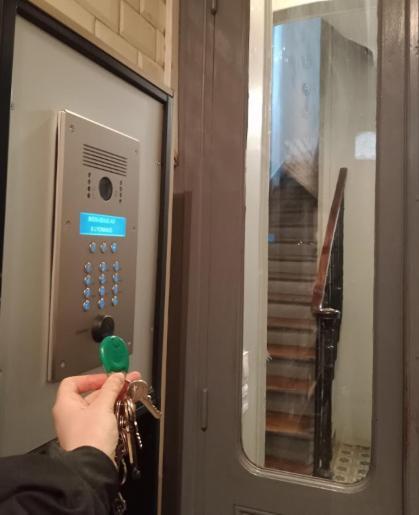 Petite Maison Avec Cour Dans Les Beaux Quartiers-Vous Faites Le Menage- Very Good Prices For T-H-E Location But You Have To Clea-N Th-E Flat Apartment Paris Exterior photo