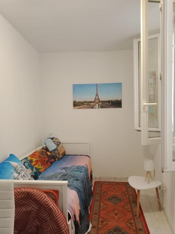 Petite Maison Avec Cour Dans Les Beaux Quartiers-Vous Faites Le Menage- Very Good Prices For T-H-E Location But You Have To Clea-N Th-E Flat Apartment Paris Exterior photo