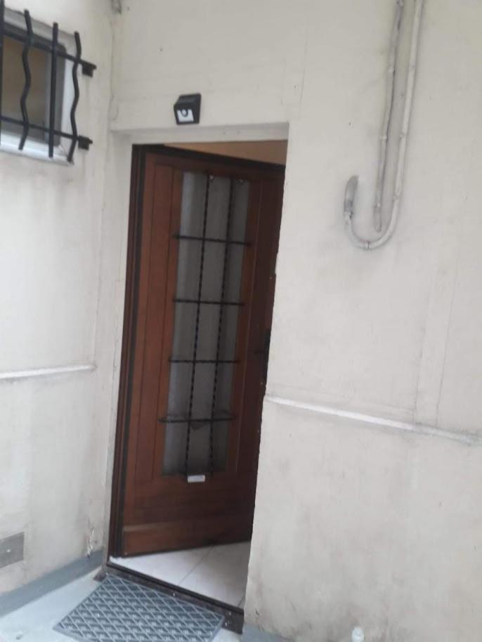 Petite Maison Avec Cour Dans Les Beaux Quartiers-Vous Faites Le Menage- Very Good Prices For T-H-E Location But You Have To Clea-N Th-E Flat Apartment Paris Exterior photo